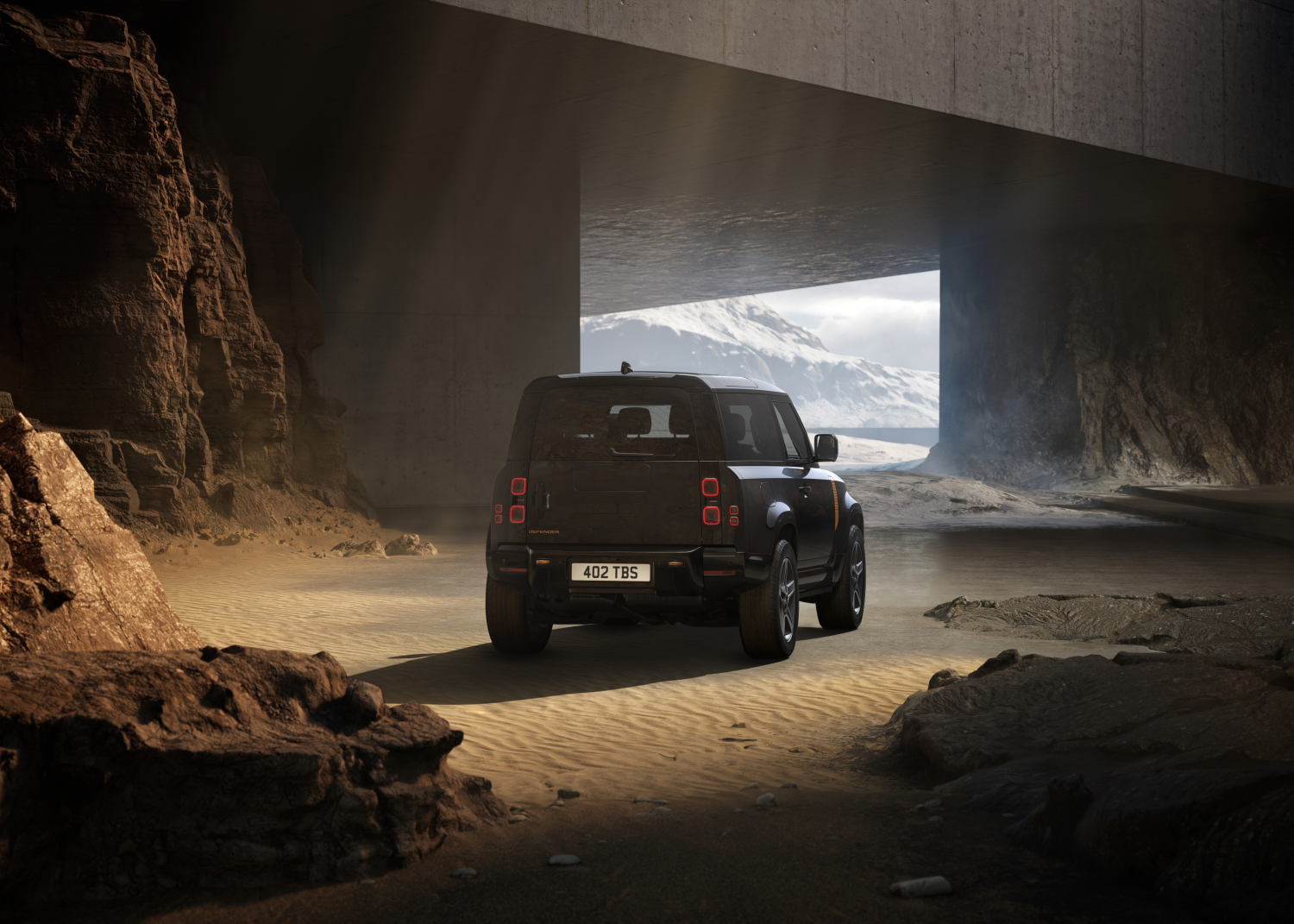  Defender Alasia Back