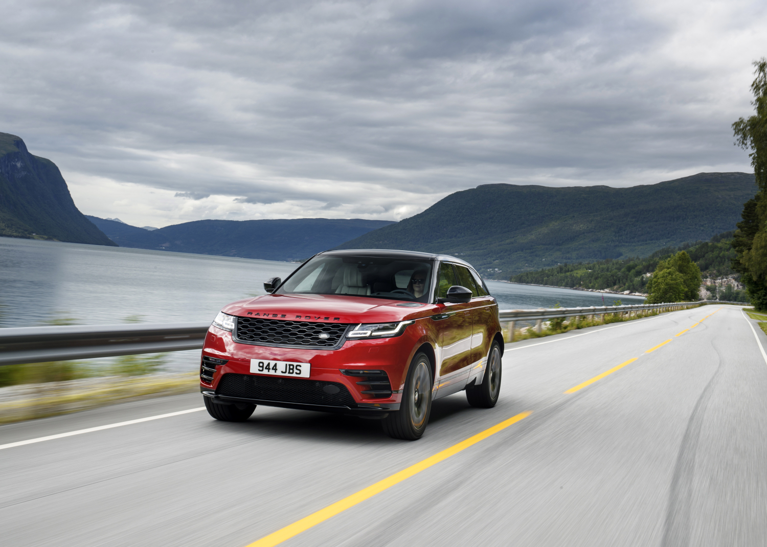 DRIVING – NORWAY: RANGE ROVER VELAR