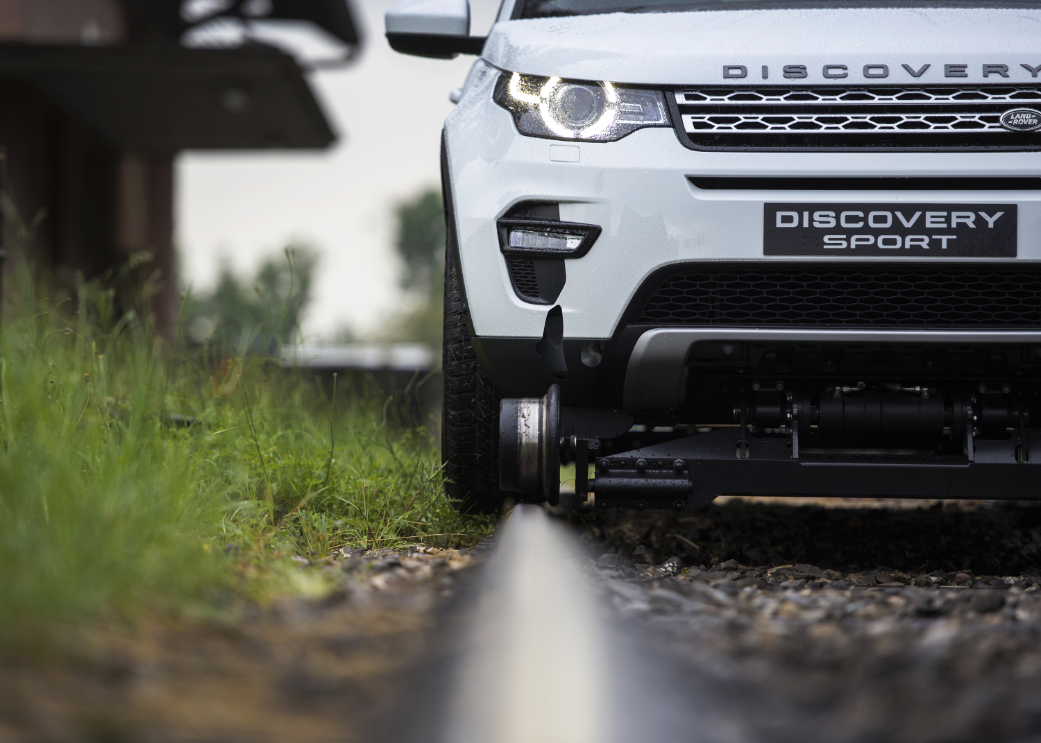 Semi-Autonomous Tech Helps Discovery Sport Pull 108-Tonne Train