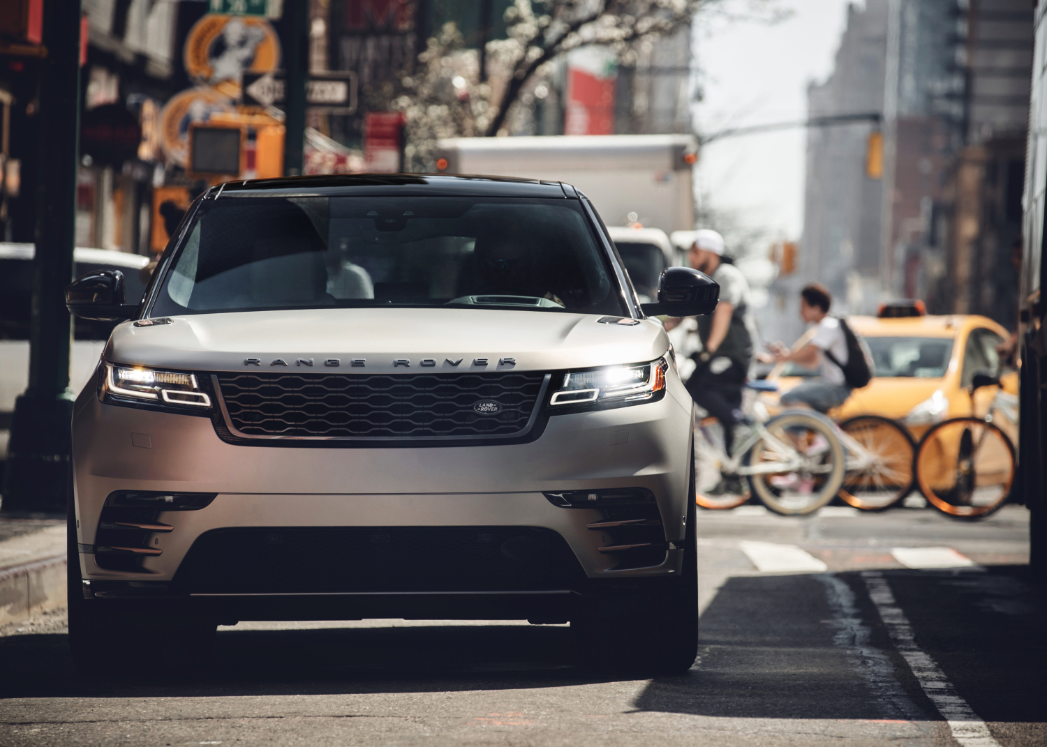 ELLIE GOULDING DRIVES NEW RANGE ROVER VELAR IN NEW YORK