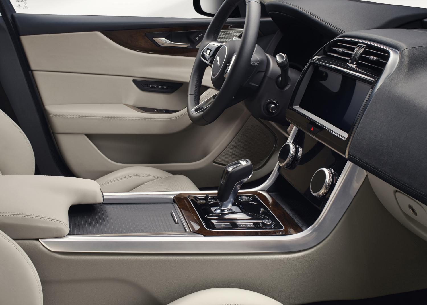 Nouvelle Jaguar XE: intérieur