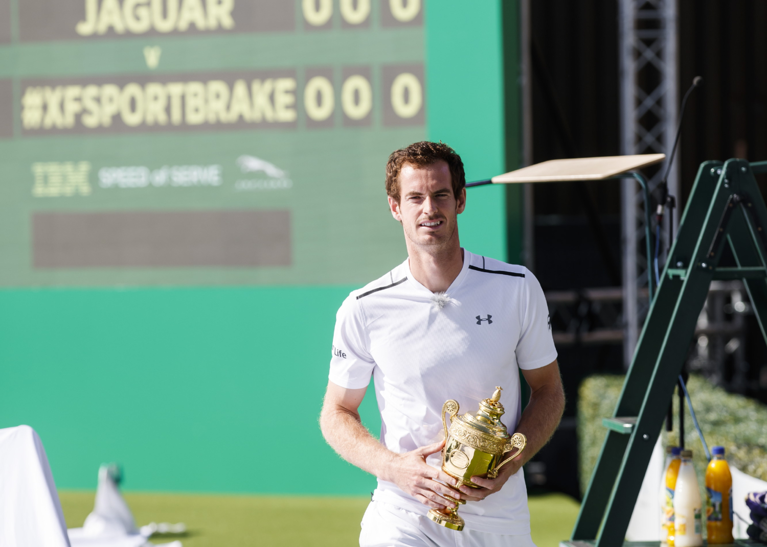 ANDY MURRAY SERVES UP NEW JAGUAR XF SPORTBRAKE - CELEBRITIES