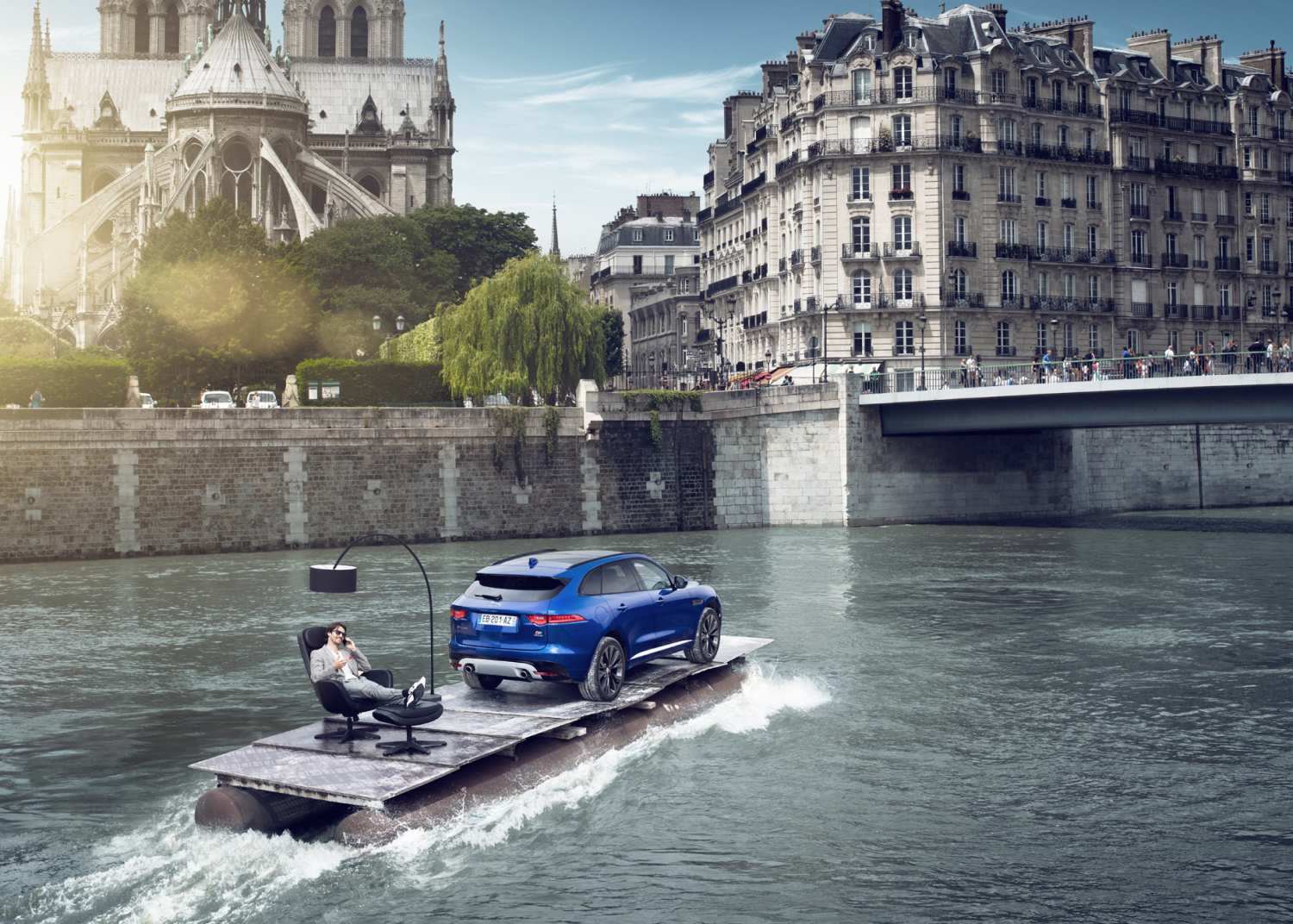 LA JAGUAR F-PACE IMAGINEE PAR LE PHOTOGRAPHE AUTOMOBILE DINGO  AUTOUR DE DOUZE COMPOSITIONS ARTISTIQUES