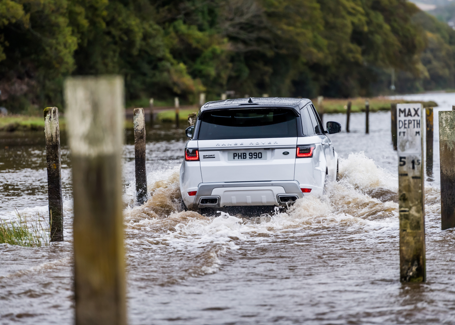 CHALLENGE ACCEPTED: NEW RANGE ROVER SPORT CONQUERS LAND AND SEA IN UNIQUE POINT-TO-POINT