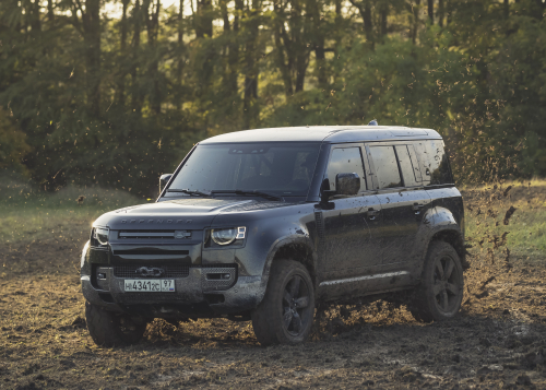  NEW DEFENDER FACES TOUGHEST TEST IN JAMES BOND MOVIE, NO TIME TO DIE