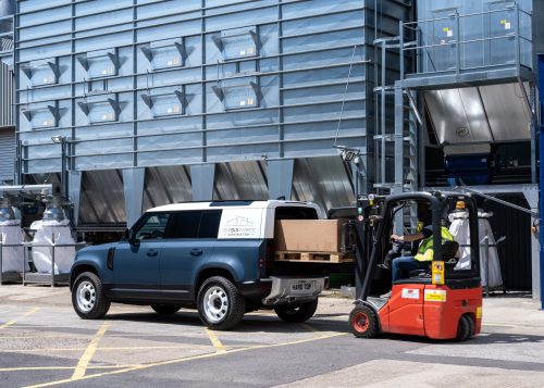 LAND ROVER DEFENDER MEANS BUSINESS AS HARD TOP NAME RETURNS FOR NEW COMMERCIAL MODEL