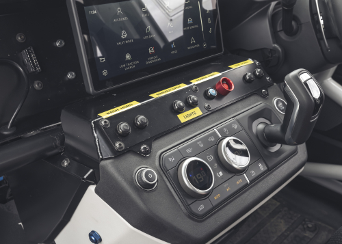 BOWLER DEFENDER CHALLENGE VEHICLE - INTERIOR
