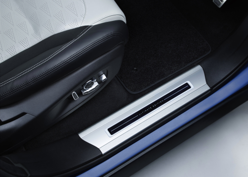 DETAIL - RANGE ROVER SPORT SVR ULTIMATE