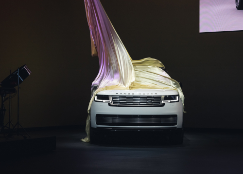 WORLD PREMIERE - THE NEW RANGE ROVER IS UNVEILED