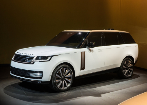 WORLD PREMIERE - THE NEW RANGE ROVER IS UNVEILED