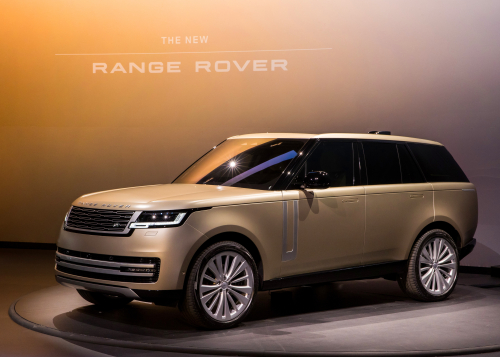 WORLD PREMIERE - THE NEW RANGE ROVER IS UNVEILED