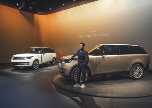 WORLD PREMIERE - THE NEW RANGE ROVER IS UNVEILED