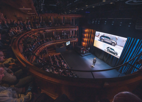 WORLD PREMIERE - THE NEW RANGE ROVER IS UNVEILED