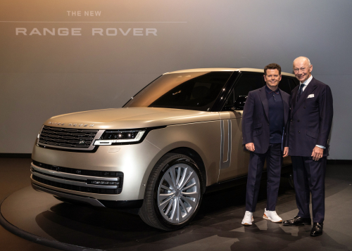 WORLD PREMIERE - THE NEW RANGE ROVER IS UNVEILED