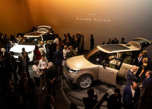 WORLD PREMIERE - THE NEW RANGE ROVER IS UNVEILED