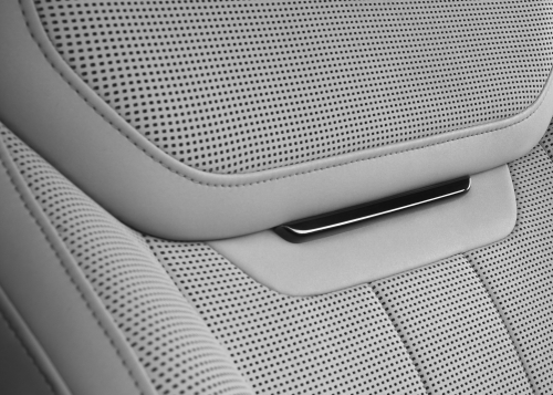 NEW RANGE ROVER SV: HOW INNOVATIVE AND EXQUISITE MATERIALS  DEFINE MODERN LUXURY FROM SPECIAL VEHICLE OPERATIONS