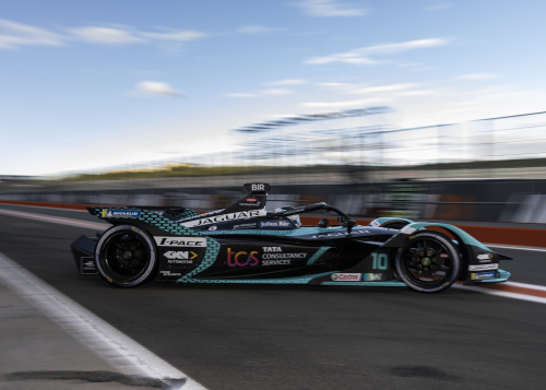 JAGUAR TCS RACING READY FOR THE LIGHTS TO GO GREEN ON THE FIRST ABB FIA FORMULA E E-PRIX OF SEASON EIGHT 