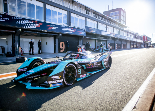  JAGUAR TCS RACING READY FOR THE LIGHTS TO GO GREEN ON THE FIRST ABB FIA FORMULA E E-PRIX OF SEASON EIGHT 
