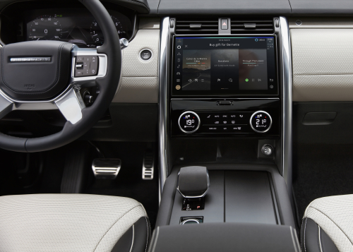 INTERIOR – THE LAND ROVER DISCOVERY AND AMAZON ALEXA