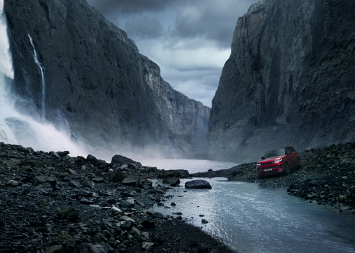 NEW RANGE ROVER SPORT REVEALED WITH EPIC SPILLWAY CLIMB