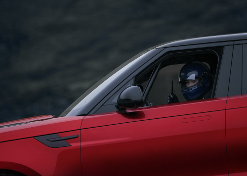 NEW RANGE ROVER SPORT REVEALED WITH EPIC SPILLWAY CLIMB