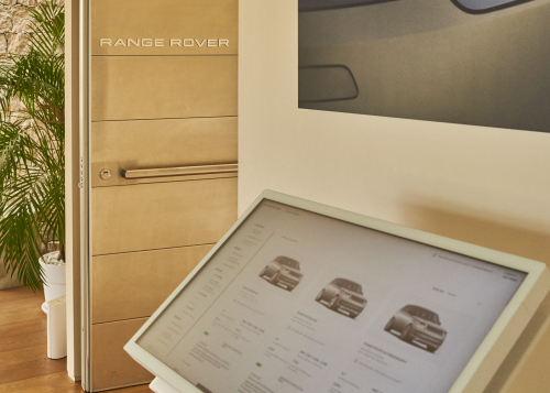 RANGE ROVER EXPRIME SA VISION DU LUXE MODERNE A TRAVERS LA RANGE ROVER HOUSE SUR LA FRENCH RIVIERA