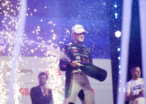 JAGUAR TCS RACING TAKE TEAMS’ TITLE FIGHT TO THE WIRE AS MITCH EVANS WINS IN LONDON 
