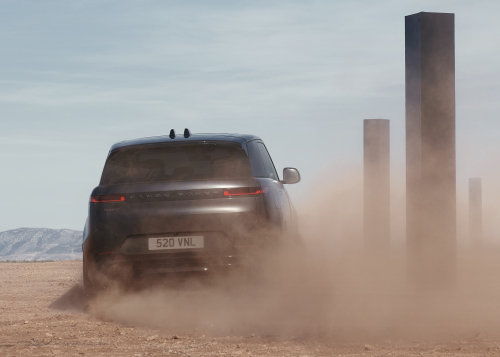 DARK, DRAMATIC AND DYNAMIC - THE NEW RANGE ROVER SPORT STEALTH PACK