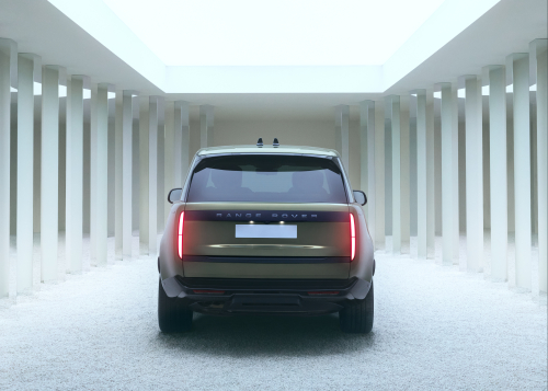 RANGE ROVER PRESENTA UN’ICONICA INSTALLAZIONE ALLA MILANO DESIGN WEEK IN COLLABORAZIONE CON NUOVA GROUP