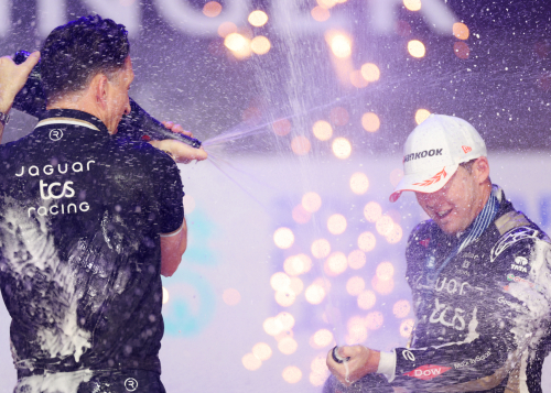 JAMES BARCLAY AND NICK CASSIDY, JAGUAR TCS RACING