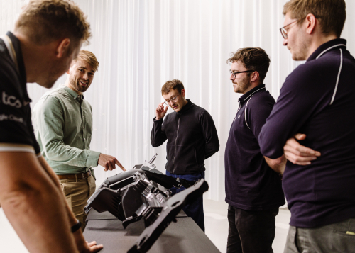 JLR führt neue Armaturenbrett-Sicherheitsstruktur ein und spart jährlich mehr als 50.000 Tonnen CO₂ ein