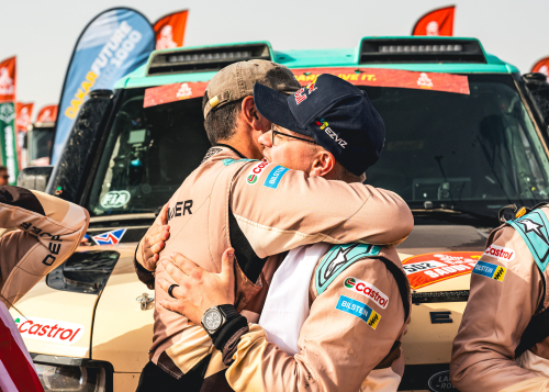 DEFENDER RALLY MAKE HISTORY WITH DEBUT DAKAR VICTORY