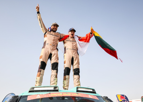 LA DEFENDER RALLY SCRIVE LA STORIA CON UN DEBUTTO VITTORIOSO ALLA DAKAR