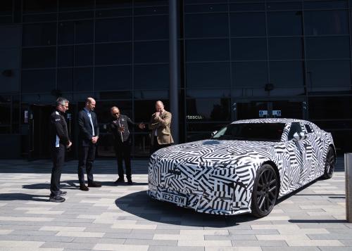 J_TCS_Racing_HRH_Visits_Jaguar_TCS_Racing_Headquarters_230426_001