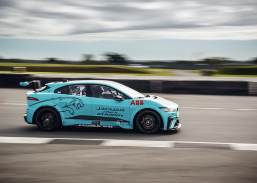 JAGUAR CRÉE L’ÉVÈNEMENT EN LANÇANT UN CHAMPIONNAT DE VÉHICULES ÉLECTRIQUES