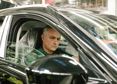 JOSÉ MOURINHO MAKES SURPRISE VISIT TO JAGUAR PRODUCTION LINE