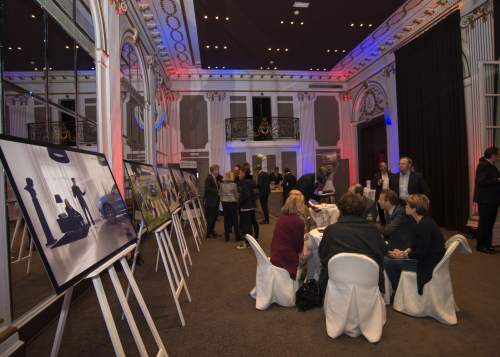 LA JAGUAR F-PACE IMAGINEE PAR LE PHOTOGRAPHE AUTOMOBILE DINGO  AUTOUR DE DOUZE COMPOSITIONS ARTISTIQUES