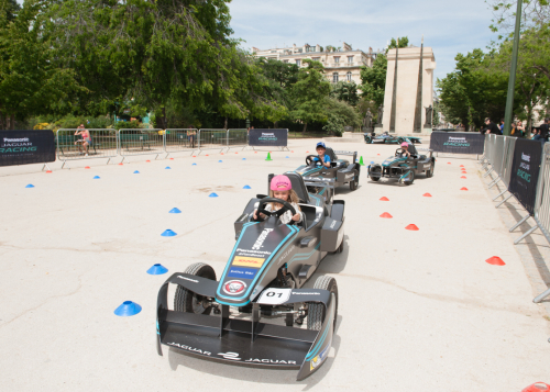 L’ÉQUIPE PANASONIC JAGUAR RACING INSPIRE UNE NOUVELLE GÉNÉRATION  DE PILOTES AVANT l’E-PRIX DE PARIS