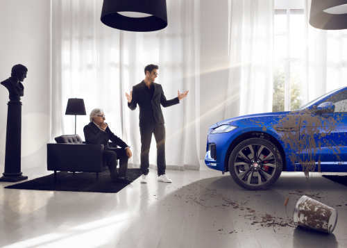 LA JAGUAR F-PACE IMAGINEE PAR LE PHOTOGRAPHE AUTOMOBILE DINGO  AUTOUR DE DOUZE COMPOSITIONS ARTISTIQUES