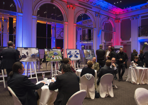 LA JAGUAR F-PACE IMAGINEE PAR LE PHOTOGRAPHE AUTOMOBILE DINGO  AUTOUR DE DOUZE COMPOSITIONS ARTISTIQUES