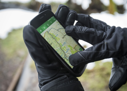 THE PHONE THAT’S AS TOUGH AS A LAND ROVER