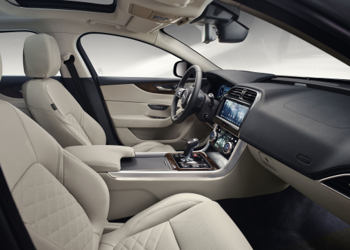 Nouvelle Jaguar XE: intérieur