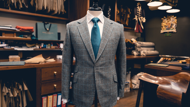 LAND ROVER AND HENRY POOLE CREATE UNIQUE FABRIC TO CELEBRATE 50 YEARS OF RANGE ROVER