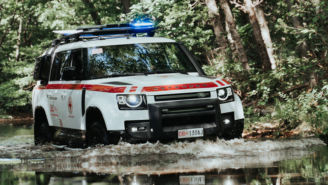DEFENDER MARKS 70 YEARS OF ITS LANDMARKDEFENDER MARKS 70 YEAR PARTNERSHIP WITH BRITISH RED CROSS