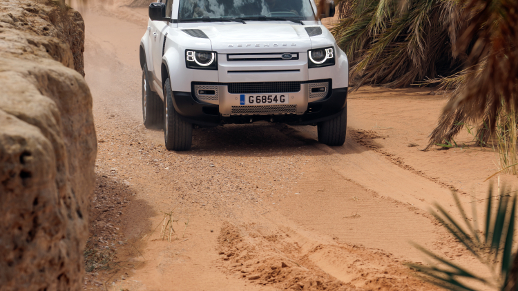 DEFENDER RALLY ABSOLVIERT HARTE SAHARA-ERPROBUNG DES ERSTEN WETTBEWERBS-DEFENDER DAKAR D7X-R* – TEAMCHEF ERNANNT