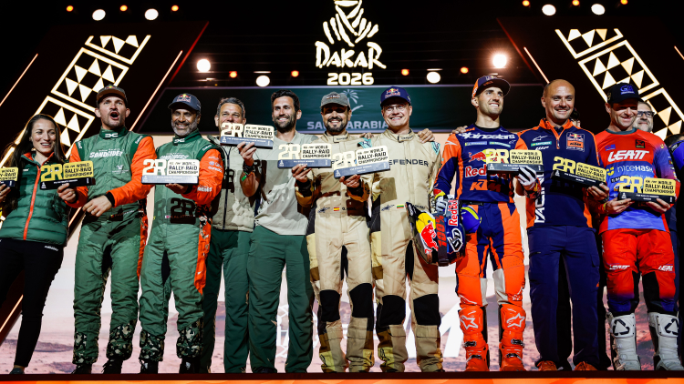 DEFENDER RALLY MAKE HISTORY WITH DEBUT DAKAR VICTORY