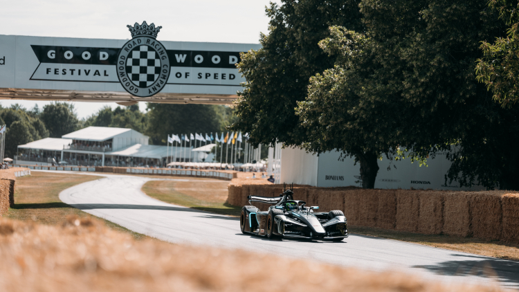 Fernando Barrichello completes Goodwood Hillclimb in Jaguar GEN4 proto_TYPE